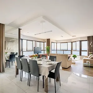 Sea View Luxury Haven Living & 3bedrooms Seafront , Sliema Malta